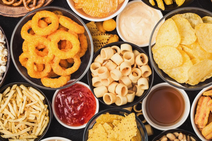 Чому ці 10 продуктів посилюють голод і чим їх замінити 6
