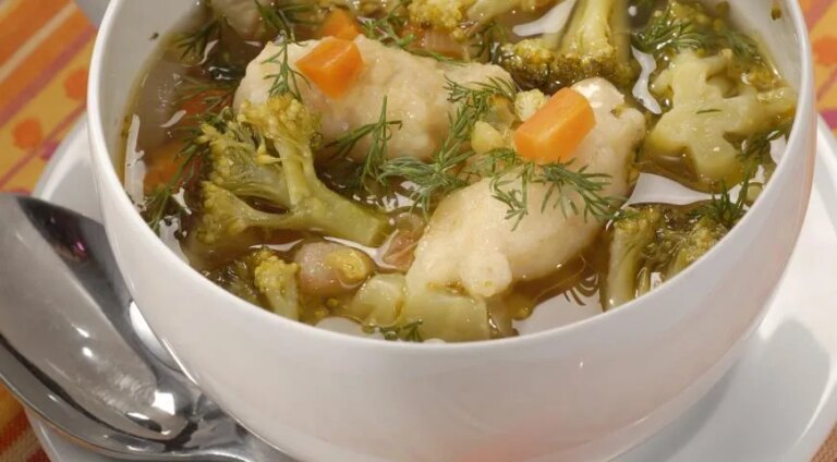 Український овочевий суп з ніжними галушками: простий рецепт з фото 12 Український овочевий суп з ніжними галушками: простий рецепт з фото 5