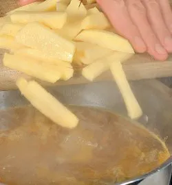 Освіжаючий курячий бульйон з ніжними потрохами та ароматними овочами: покроковий рецепт 5