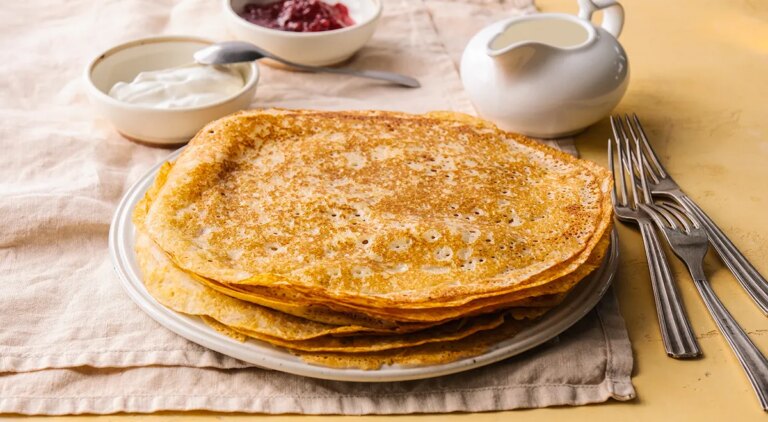 Повітряні млинці на кислому молоці з дірочками: покроковий рецепт з фото (89 ккал) 24 Повітряні млинці на кислому молоці з дірочками: покроковий рецепт з фото (89 ккал) 19