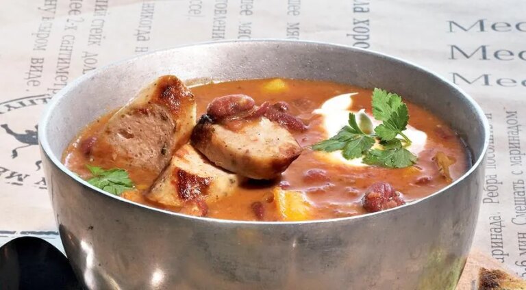 Неймовірний квасоляний суп з ковбасками: покроковий рецепт з фото 11 Неймовірний квасоляний суп з ковбасками: покроковий рецепт з фото 7