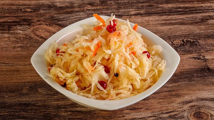 Головна 30 Квашена капуста: Пікантна домашня закуска – легкий рецепт та секрети приготування