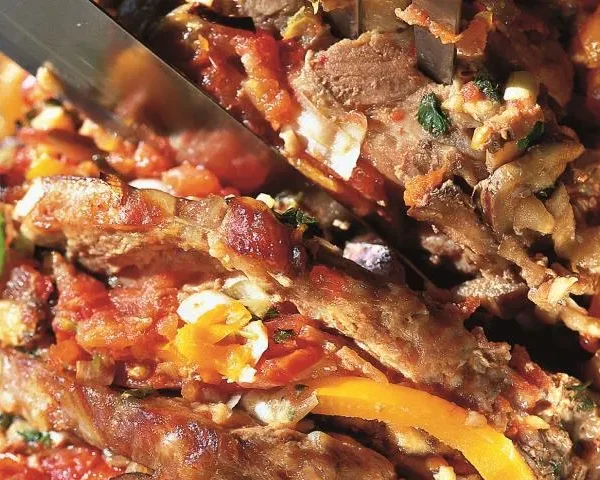 Слойка з м’ясом, овочами та зеленню: простий рецепт з фото