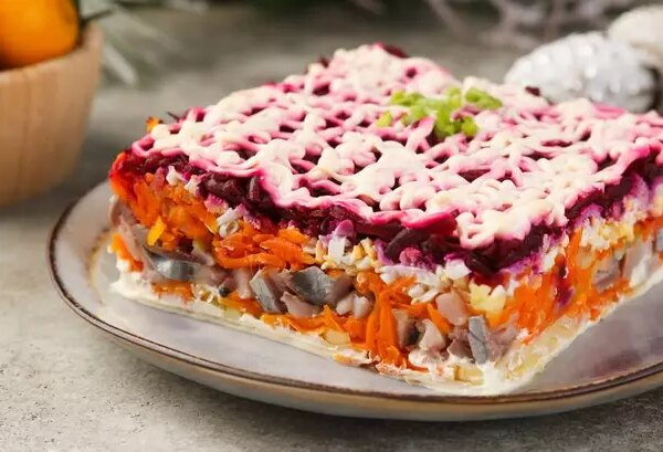 Ніжний оселедець під шубою: класичний рецепт улюбленого салату