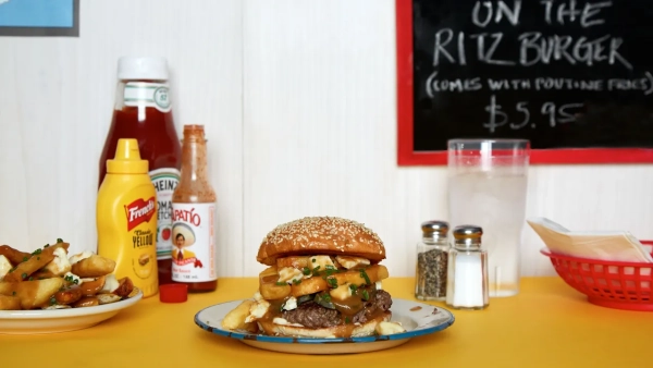 Головна 221 Огляд Poutine on the Ritz Burger: розбір смаку, інгредієнтів та чи варта ця страва своєї ціни