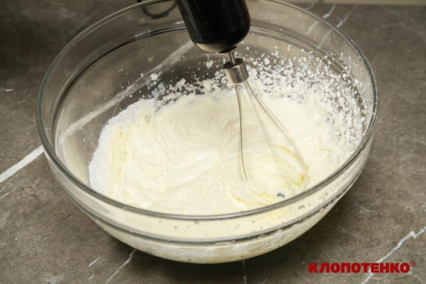 Ніжний торт «Бите скло» з печивом: яскравий десерт, що тане у роті 4