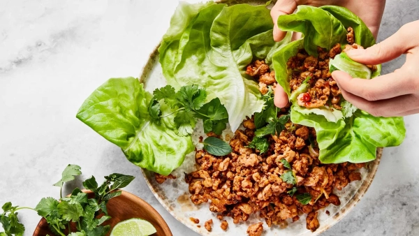Огляд Spicy Chicken Lettuce Wraps: детальний аналіз та відгуки