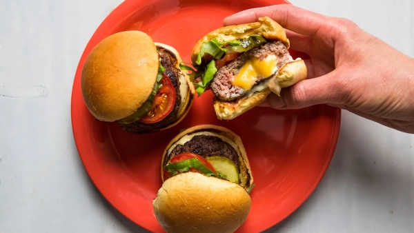 Головна 219 Огляд Juicy Lucy Sliders: чи справді ці бургери того варті?