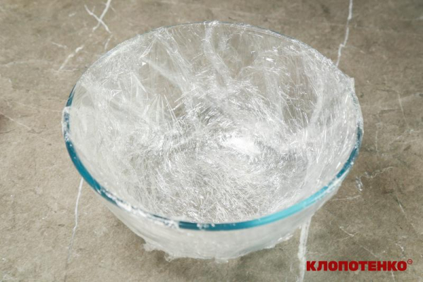 Ніжний торт «Бите скло» з печивом: яскравий десерт, що тане у роті 6