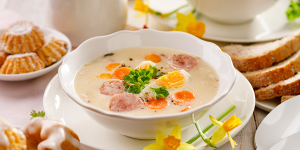 Огляд польського білого борщу з ковбасками й вершками: приготування та смак
