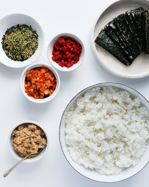 Онігірі: Японські рисові кульки з різними начинками