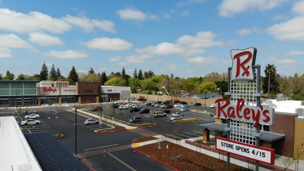 Raley's Companies: Аналіз закриття магазинів та вплив на споживачів 2
