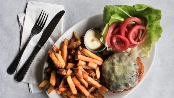 Головна 277 Огляд Diner Burger & Fries: чи виправдовує заклад свої гучні обіцянки