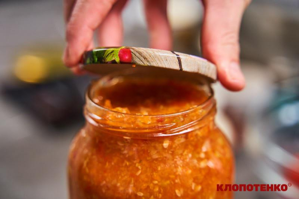 Огляд рецепту пікантної кабачкової аджики від Євгена Клопотенка: детальний аналіз 40