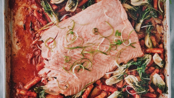 Лосось на деку з рисовими коржиками та кімчі 3