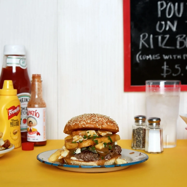 Огляд Poutine on the Ritz Burger: розбір смаку, інгредієнтів та чи варта ця страва своєї ціни 2